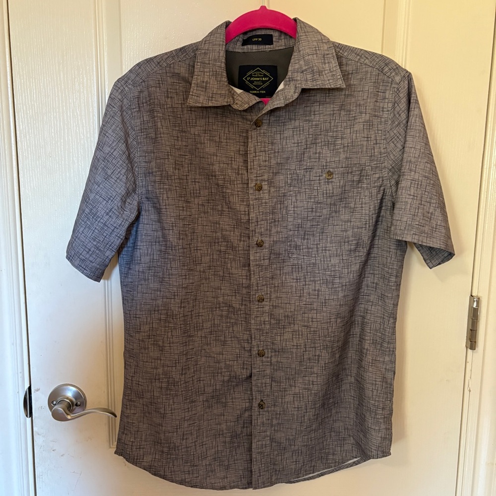 St. John's Bay Gray Casual Button Down Shirt short sleeve UPF 50
